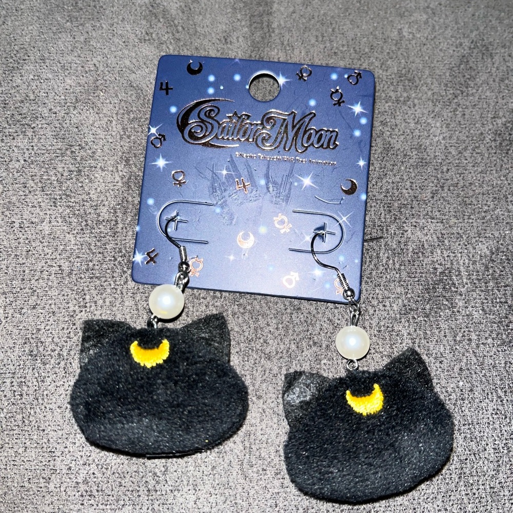 🆕 Hot Topic Sailor Moon Black Cat Earrings